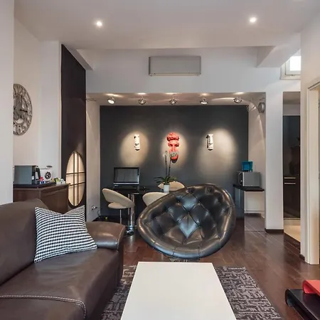 Apartment Art Gallery In - Hosted By Sweetstay