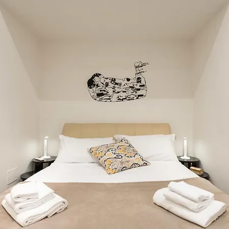 Apartment Art Gallery In - Hosted By Sweetstay Florence